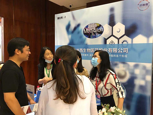 周晓堂主任会后与业界同仁互换探求 周晓堂主任会后与业界同仁互换探求