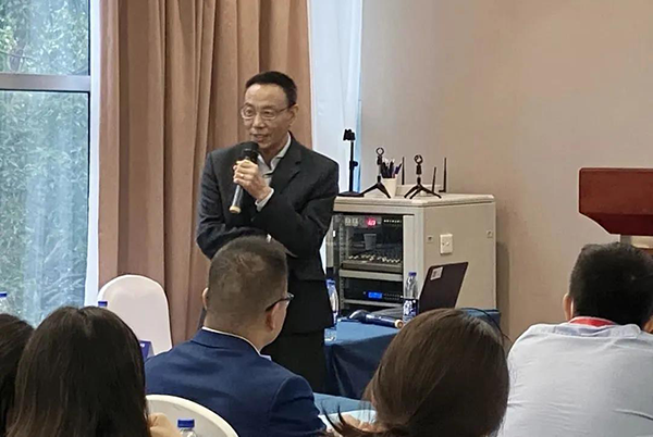 图6-6008集团药代动力学及生物分析部副总裁万宏博士主持Panel会商会.png 图6-6008集团药代动力学及生物分析部副总裁万宏博士主持Panel会商会.png