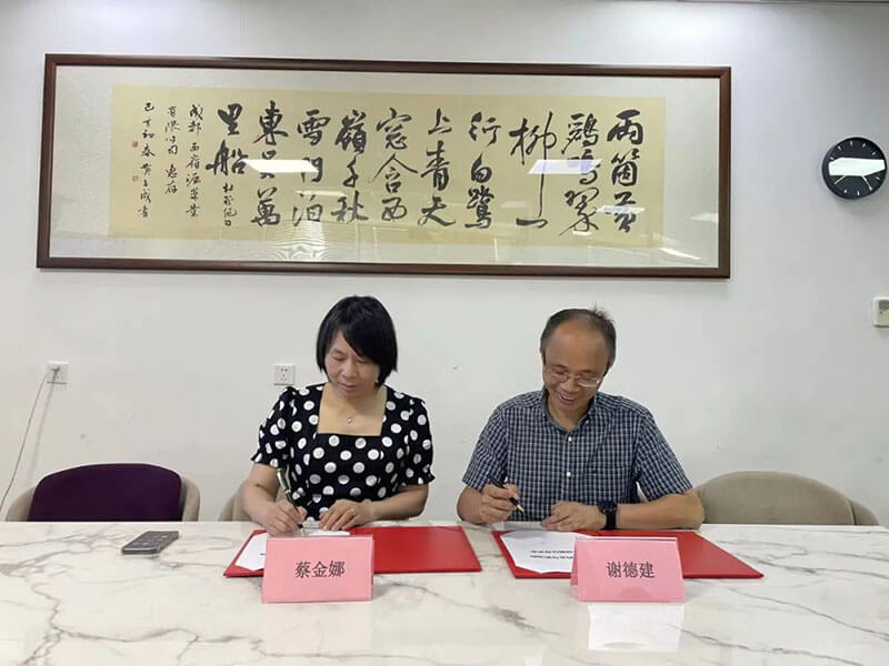 6008集团与西岭源药业正式签定战术合作和谈.jpg 6008集团与西岭源药业正式签定战术合作和谈.jpg