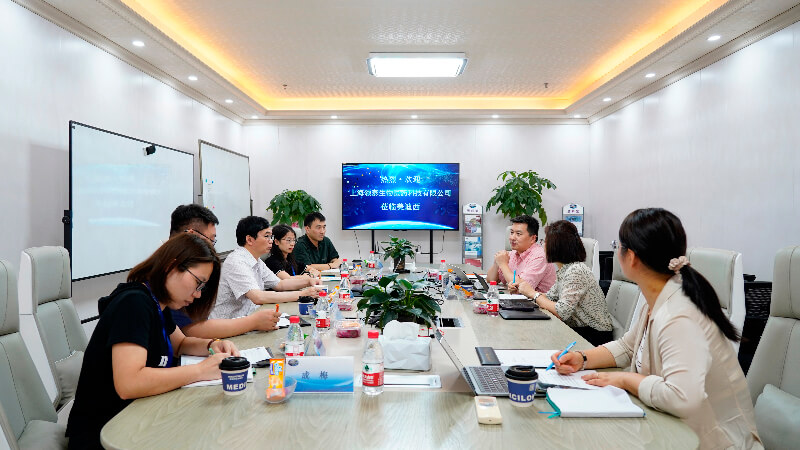 DMPK团队再获客户赞美，领泰生物CEO冯焱博士亲临6008集团授奖.jpg